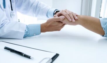 «Не все анализы нужны»: врач — о тревожных сигналах, когда диагностика превращается в развод