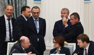 Михаил Хазин: Путин планирует нанести удар по приватизационной олигархии, иначе та уничтожит страну