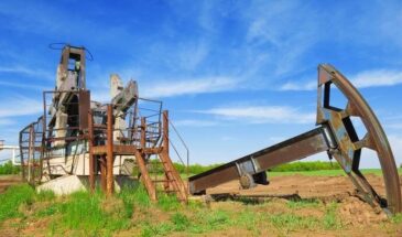 Экономика сорвалась с якоря: нефтегаз в минусе, вся надежда на оборонку