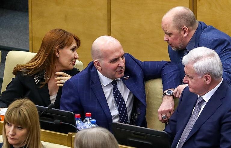 «Пенсии на бумаге, смерть — по факту»: похоже, элита хочет «кинуть» пенсионеров