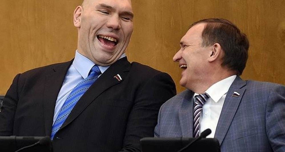 Маски сброшены: российская элита решила компенсировать потери за счет грабежа народа