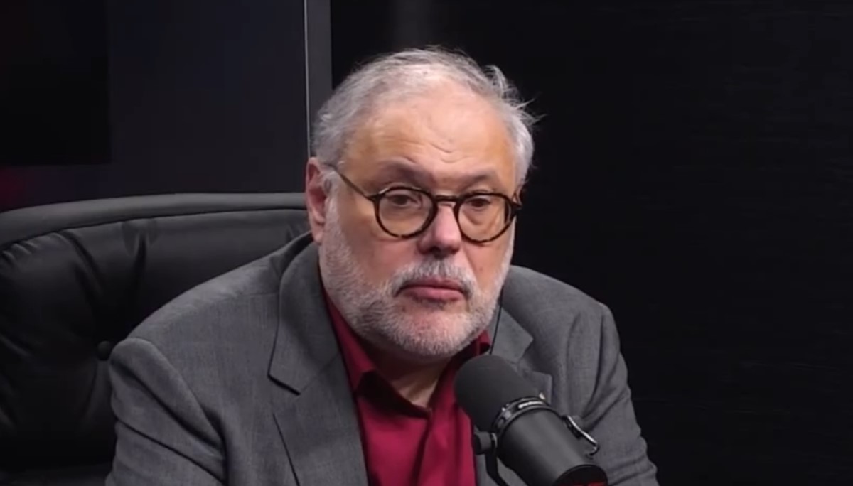 Михаил Хазин предупредил об опасности: мир находится в руках неуравновешенных и непредсказуемых людей