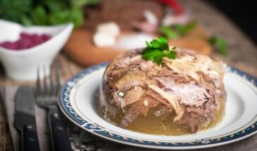 Холодец на Новый год без хлопот: пошаговый рецепт прозрачного, ароматного и крепкого блюда — легко, как в детстве