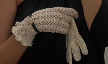 Кружевные перчатки — и всё: скромное платье становится хитом вечера. Как одна деталь спасает новогодний образ