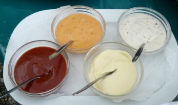 Майонез и кетчуп в каждой тарелке: как привычные соусы тихо повышают риск диабета, ожирения и болезней сердца — и что взять вместо них