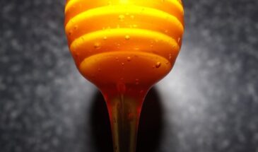 Как пить мёд при простуде правильно: дозировка, польза и 6 важных противопоказаний