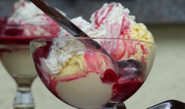 Мороженое за 5 минут и 120 ккал: творожное, с ягодами, без сахара — и да, это не обман, а блендер