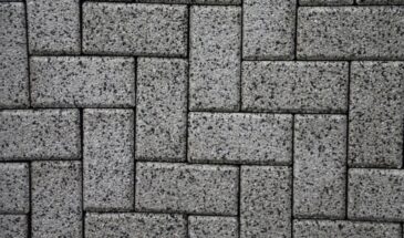 Вы тоже укладываете плитку «как все»? Тогда 10-летняя гарантия вам не светит — одна ошибка убивает всё