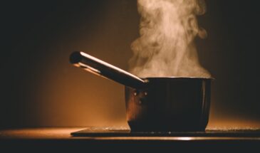 Пельмени — не яйца: почему «бросить в кипяток» — главная ошибка при варке. Как сварить их так, чтобы тесто не лопнуло, а бульон остался прозрачным