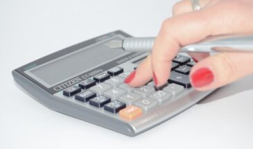 Уехали на дачу или в отпуск — не спешите платить за ЖКХ. Как вернуть часть денег, если вас дома не было 5 дней и больше