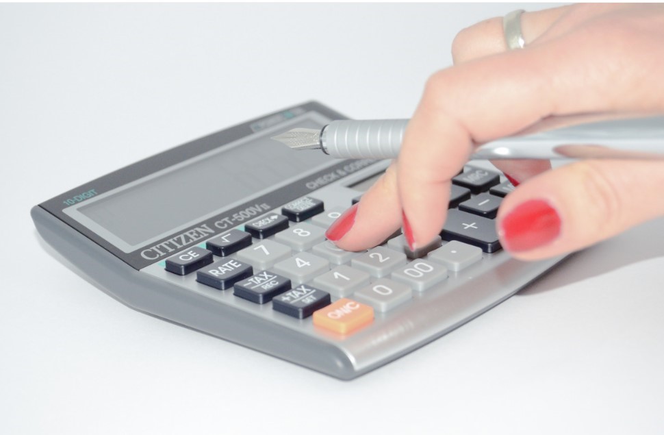 Уехали на дачу или в отпуск — не спешите платить за ЖКХ. Как вернуть часть денег, если вас дома не было 5 дней и больше