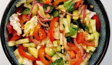 «Три продукта — и все ахнули»: праздничный салат, который готовится быстрее, чем вы найдёте бокал шампанского