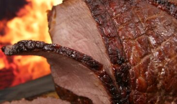 Свинина в фольге — и никакой суеты: целый кусок, час в духовке, а на выходе — мясо, которое тает во рту. Готовить проще, чем кажется