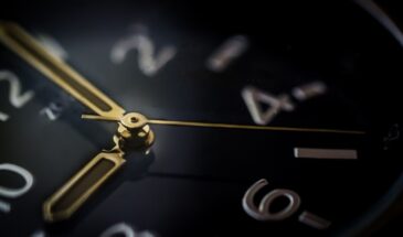 Гороскоп с 15 по 21 декабря 2025: Овны усиливают связи, Львы раскрывают таланты, Стрельцы — в центре внимания