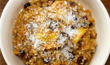 Зимний завтрак, от которого невозможно оторваться: овсянка с карамелизированными мандаринами и клюквой — готовится за 20 минут, а настроение держится весь день