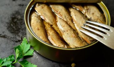 Шпроты к Новому году: 5 брендов, в которых нет подвоха — только дым, масло и 78% настоящей рыбы