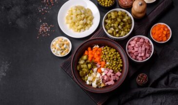 Сколько брать картофеля и горошка на оливье: пропорции, которые спасут вас от ведра салата и тяжести в желудке