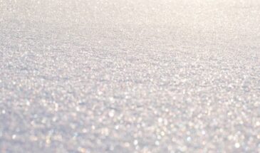 Погода резко ухудшится с 22 декабря: синоптики предупреждают о снегопадах, гололёде и морозах — к чему готовиться по регионам