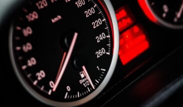 «Незамерзайка»: 3 признака опасной жидкости и как выбрать безопасную — чтобы не испортить авто и не остаться без омывайки в мороз