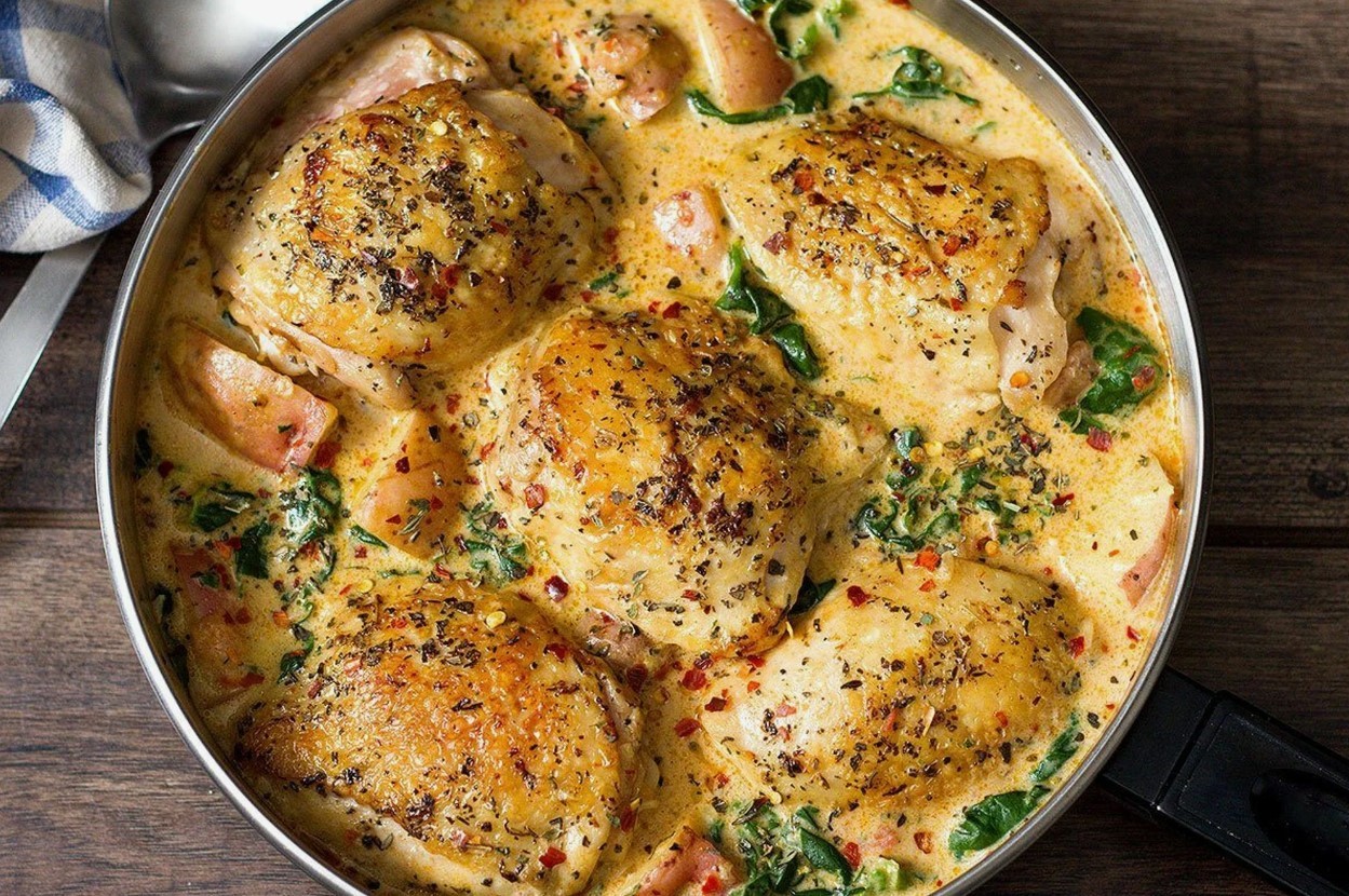 Курица с паприкой и сметаной — как в ресторане, но без майонеза и тяжести. Вкус «до отвала» — и никакого чувства вины