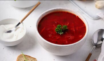 Секретный борщ: хозяйки в восторге — укроп и сметана тут ни при чём. Настоящий вкус скрывается в конце варки!