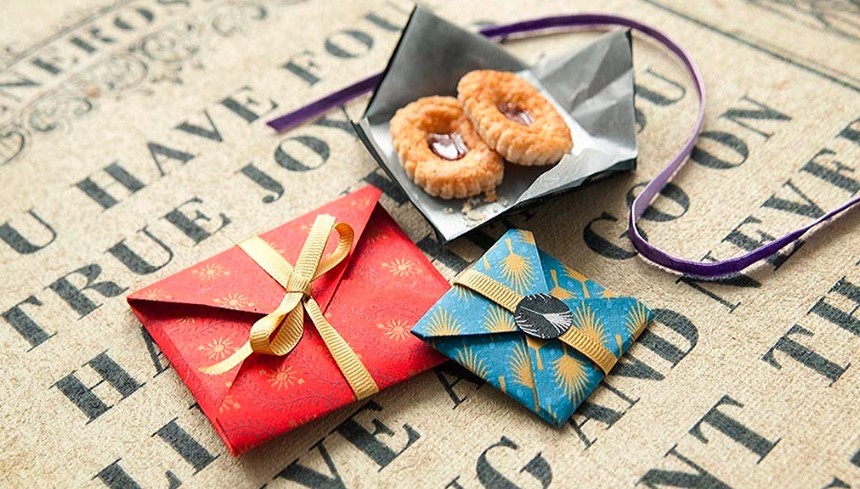 Что делать с ненужными новогодними подарками: 4 способа превратить «пыль в шкафу» в пользу — деньги, радость или даже удачу