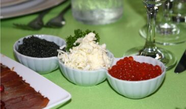 Бутерброды с икрой стали вдвое вкуснее — я просто убрала масло. А вместо него положила один простой продукт из холодильника