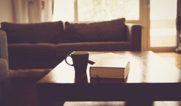 Усталость не связана с работой и возрастом: где в квартире прячется настоящая причина — и как от неё избавиться за 20 минут в день