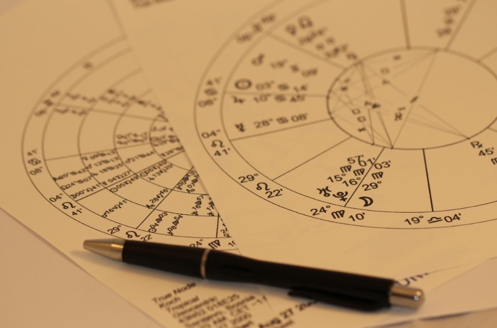 Кому в 2026 году станет легче жить: астролог назвала два знака зодиака, которых ждёт долгожданное облегчение