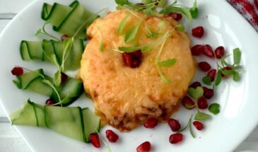 Нарезала свинину, вставила ананас — и забыла. Через час — шедевр на столе