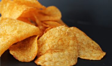 «Жуй без ущерба для талии!»: 5 рецептов домашних чипсов, от которых невозможно оторваться — и которые не осядут на боках