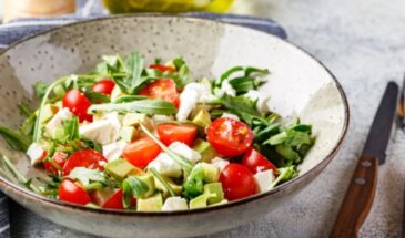 «Салат за 5 минут, от которого худеют!»: Что приготовить 1 января, если хочется вкусно — и без угрызений совести