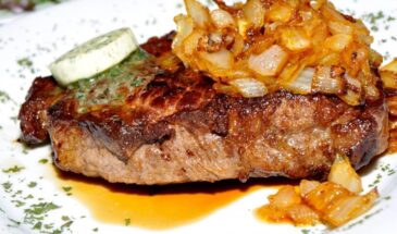 Свинина-гармошка за 15 минут: разрезал, начинил, запёк — и гости думают, что вы целый день на кухне. Рецепт-хит на Новый 2026 год