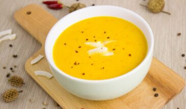 Суп на завтрак — не странно, а полезно: врач объяснила, почему жидкий завтрак лучше каши и яичницы