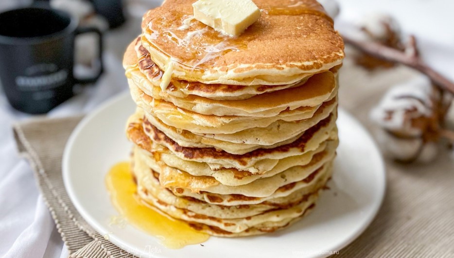 Панкейки за 5 минут из 7 ингредиентов: сочные, пушистые, без яиц на весах — и съедаются за 3 минуты