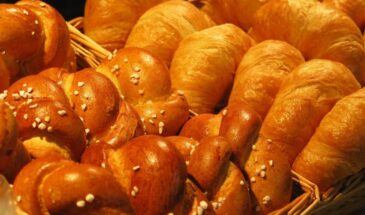 Пирожки через 20 минут: секрет ледяной воды, из-за которого тесто поднимается вдвое