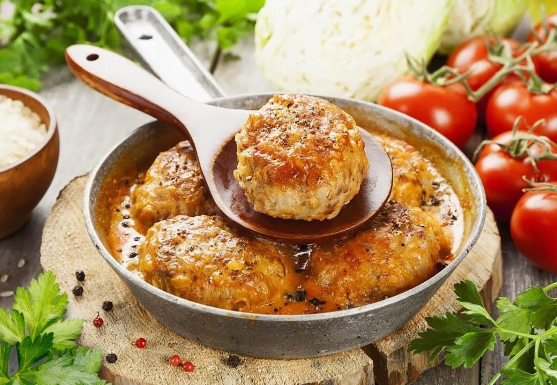 Горячие биточки с хрустящей корочкой исчезают со стола за минуты — готовятся из остатков ужина!