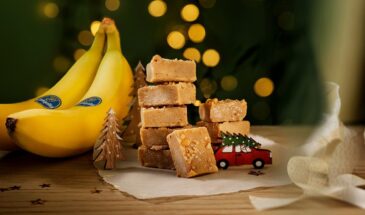 Банановый фадж без выпечки: 4 ингредиента, 5 минут руками — и 2 часа в морозилку. Рецепт просят все — даже «не сладкоежки»