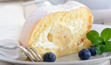 Рулет с бананом и сгущёнкой за 5 минут в духовке — самый быстрый и нежный завтрак без возни