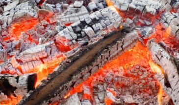 28 декабря — день, когда на снег высыпают горящие угли. Зачем это делали и почему ритуал работает даже без веры