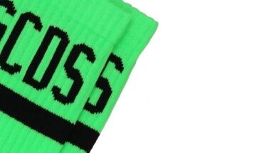 Почему нельзя надевать носки дважды: микробиологи объяснили, как одна мелочь запускает цепочку проблем со здоровьем