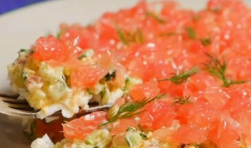 Салат «Золотая рыбка» на Новый год: готовим за 15 минут — разлетается первым, даже быстрее «Оливье»! Рецепт с нежной сметанно-сырной заправкой