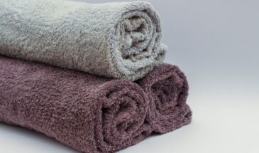 Полотенца стали как наждачка? Стакан уксуса вернёт им мягкость за одну стирку