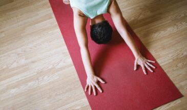 Три минуты в этой позе — и тело обретает устойчивость, а ум — силу, покой и ясность