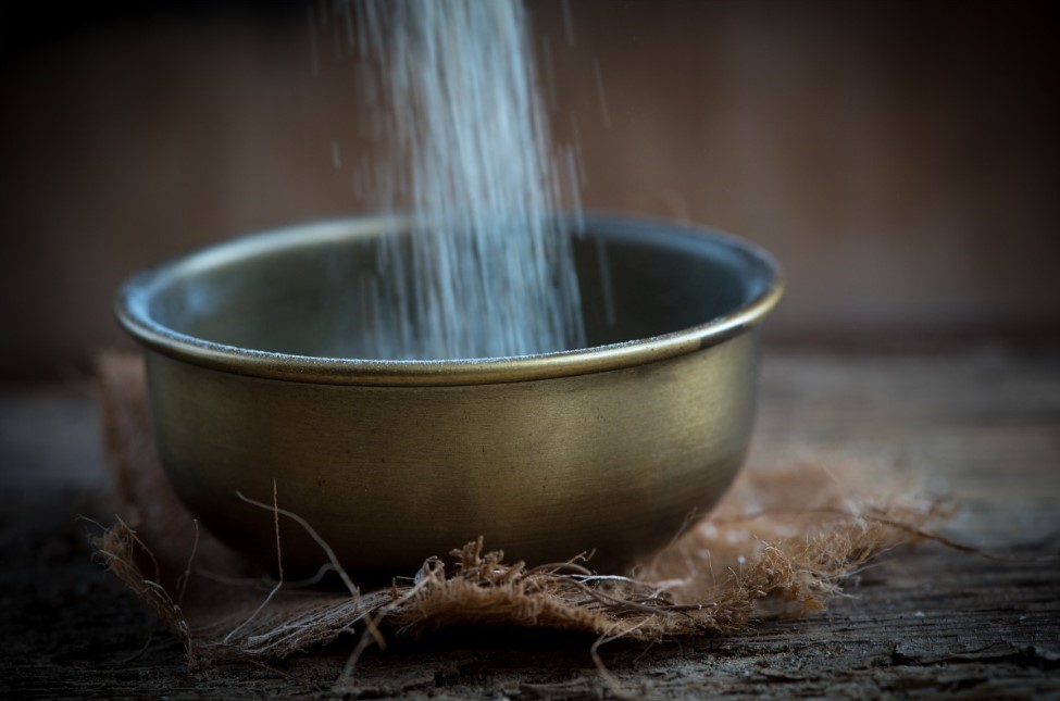 Как заменить навоз крупами зимой: проверенный способ без химии