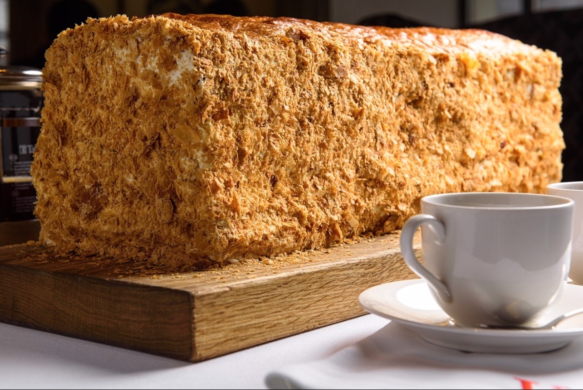 «Наполеон», от которого гости просят рецепт — стоит как башня, не течёт и не крошится. Проверенный рецепт кондитера