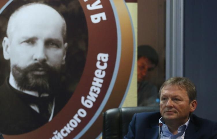 «Семь триллионов упущенной выгоды»: кто требует слабого рубля и зачем возвращает Россию к сырьевой зависимости