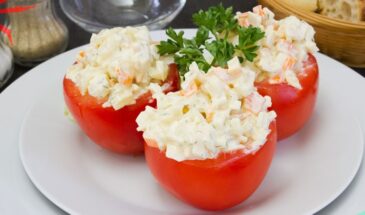 Помидоры, фаршированные крабовыми палочками и ананасом — неожиданно вкусно! Сладко-нежное сочетание, от которого все в восторге