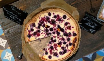 Пирог с голубикой за 20 минут: пока тесто в морозилке, вы успеете принять душ — и вернуться к готовому десерту