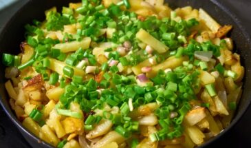 Жареная картошка с хрустящей корочкой — и всего три ложки муки вместо лишнего масла